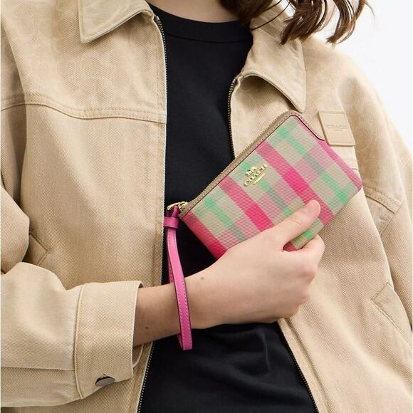 NWT Coach CBP18 Corner Zip Wristlet With Plaid IM/Pink Multi Gold Hardware - Picture 4 of 6